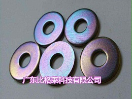 使用锌镍合金彩色钝化剂过程中，镀层钝化膜出现颜色不均匀的原因