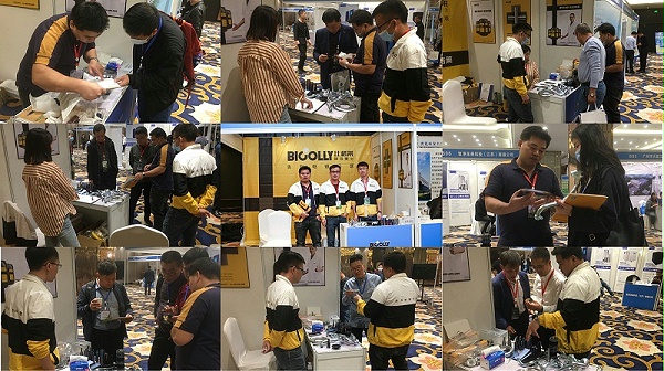 比格莱带来参展的产品白亮型碱性锌镍合金光亮剂吸引了很多客户在展位前驻足洽谈