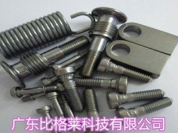 使用碱性锌镍合金添加剂时镀液电流效率低，是因为氢氧化钠浓度低吗？