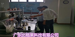 罗先生在比格莱学习分析使用碱性镀锌添加剂的镀液