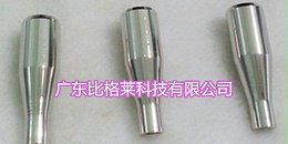 使用镀镍添加剂时工件镀镍层有发雾发花现象时，需及时调整镀液的pH值